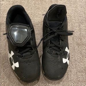 Size 12  kids Under Armour soccer cleats